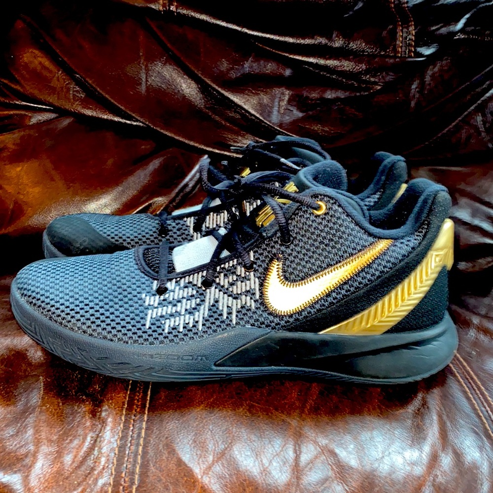 NWOT, men’s size 10, Nike, Kyrie Irving, sneakers!